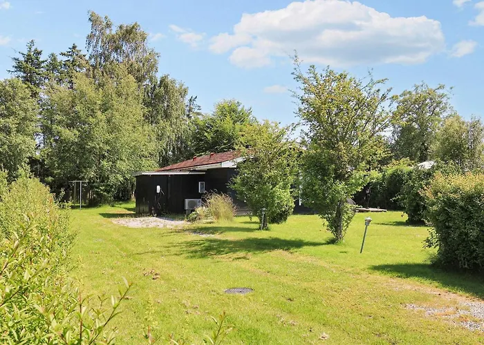 7 Person In Hals-by Traum Hals