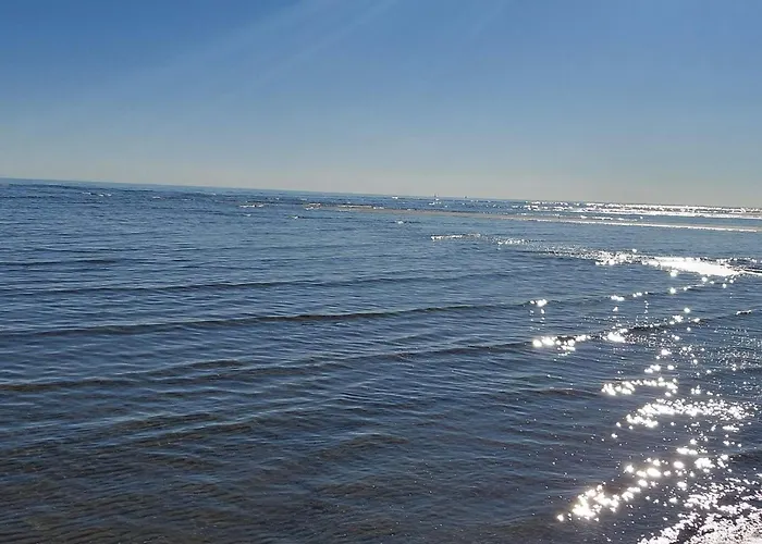 7 Person In Hals-by Traum * Hals